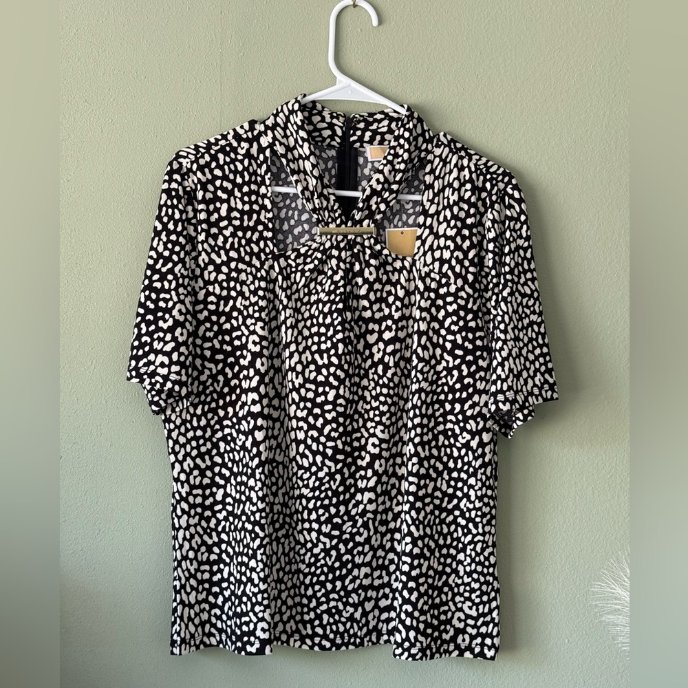 Michael Kors NWT Black and White ladies BLOUSE XL SIZE